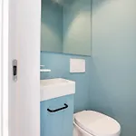 Spacious 6-Bedroom Apt With Sunny Terrace In Lisbon Penzion 4*