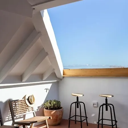 בית הארחה Spacious 6bedroom House W/ Sunny Terrace In ליסבון