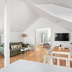 게스트하우스 Spacious 6-Bedroom Apt With Sunny Terrace In Lisbon 리스본