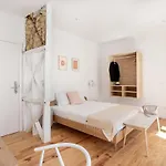 게스트하우스 Spacious 6-Bedroom Apt With Sunny Terrace In Lisbon