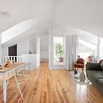 Spacious 6-Bedroom Apt With Sunny Terrace In Lisbon 게스트하우스