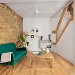 게스트하우스 Spacious 6-Bedroom Apt With Sunny Terrace In Lisbon 4*