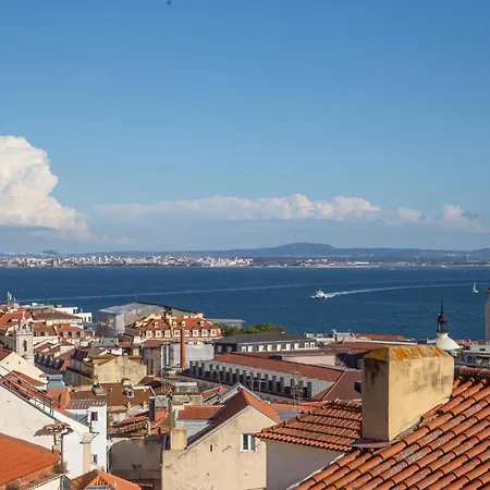Casa de Férias Joivy Big 6br House With Terrace In Santa Catarina Lisboa