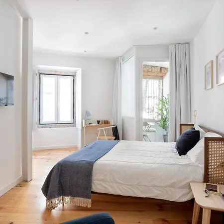 Joivy Big 6br House With Terrace In Santa Catarina Lisboa