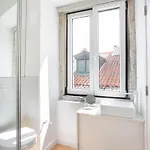 Spacious 6-Bedroom Apt With Sunny Terrace In Lisbon Konukevi 4*