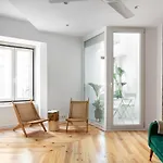 Konukevi Spacious 6-Bedroom Apt With Sunny Terrace In Lisbon Lisboa