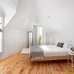 Spacious 6-Bedroom Apt With Sunny Terrace In Lisbon Konukevi Lisboa