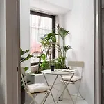 Konukevi Spacious 6-Bedroom Apt With Sunny Terrace In Lisbon