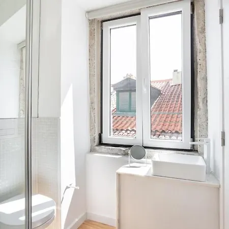Spacious 6bedroom House W/ Sunny Terrace In Πανσιόν 4*