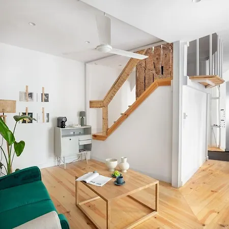 Spacious 6bedroom House W/ Sunny Terrace In Lisboa