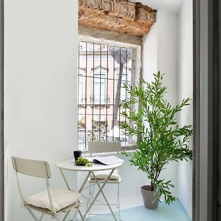 Spacious 6bedroom House W/ Sunny Terrace In Πανσιόν Lisboa