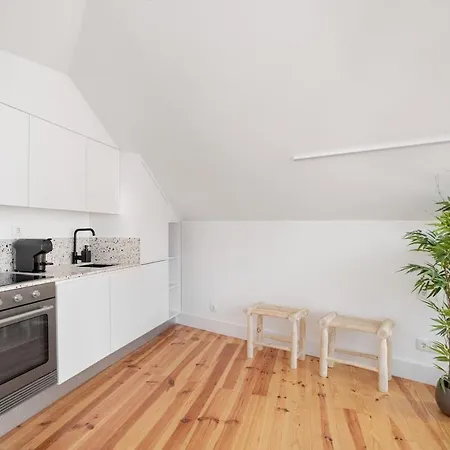 Spacious 6bedroom House W/ Sunny Terrace In 4*
