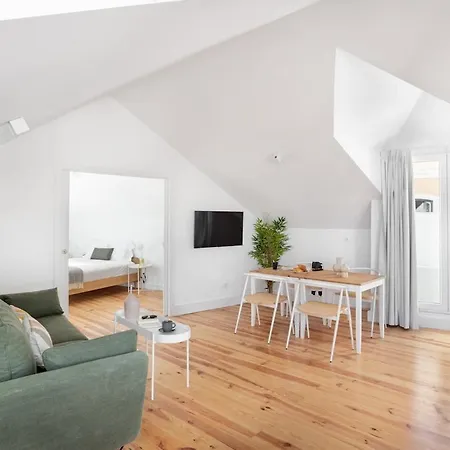 Spacious 6bedroom House W/ Sunny Terrace In 4* Lisboa
