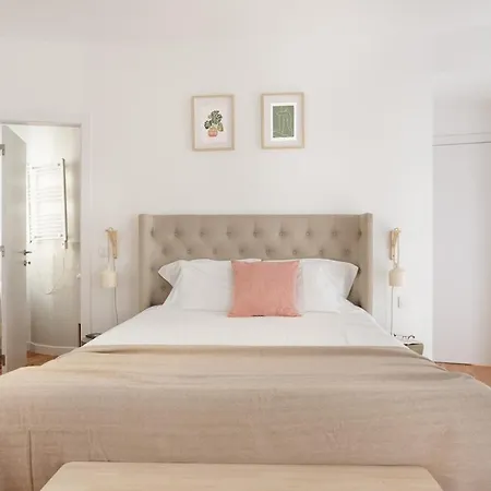 Spacious 6bedroom House W/ Sunny Terrace In 4* Lisboa