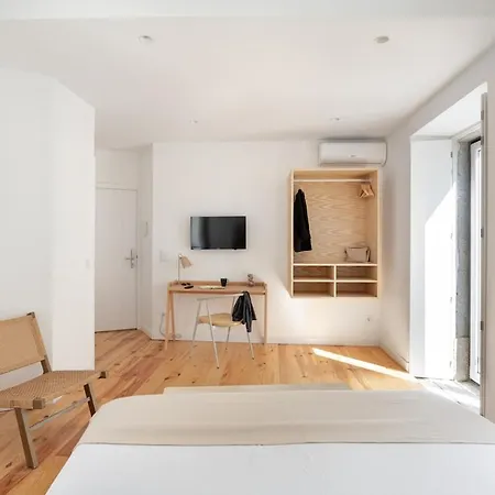 Πανσιόν Spacious 6bedroom House W/ Sunny Terrace In 4*