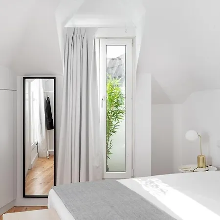 Spacious 6bedroom House W/ Sunny Terrace In Πανσιόν Lisboa