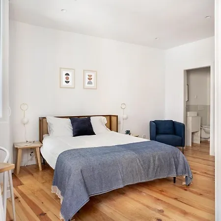Spacious 6bedroom House W/ Sunny Terrace In 4*
