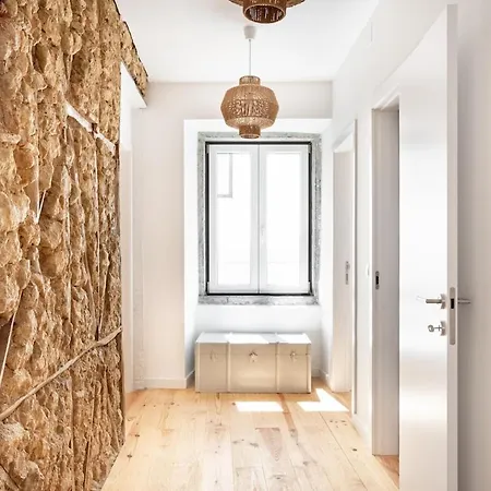 Spacious 6bedroom House W/ Sunny Terrace In Πανσιόν Lisboa