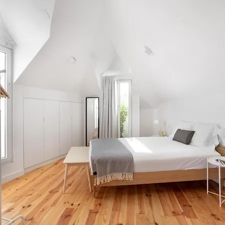 Spacious 6bedroom House W/ Sunny Terrace In Gasthuis Lissabon