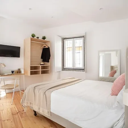 Spacious 6bedroom House W/ Sunny Terrace In Gasthuis Lissabon